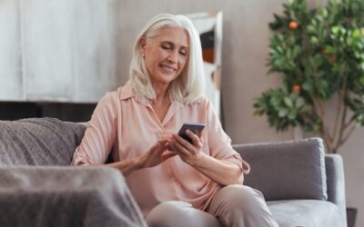 Best Phones for Seniors in 2025: Easy-to-Use Flip Phones & Smartphones